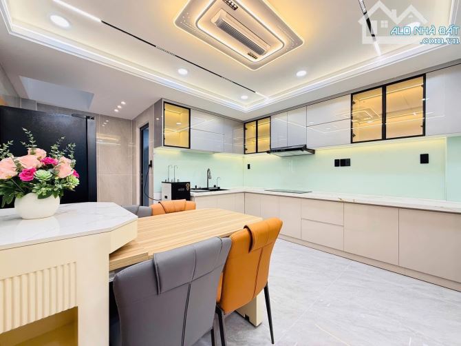 CHỦ KẸT TIỀN CẦN BÁN NHÀ ĐƯỜNG NGUYỄN TRỌNG TUYỂN, PHƯỜNG 8, PHÚ NHUẬN - GIÁ:4TỶ840/66,8M2 - 4