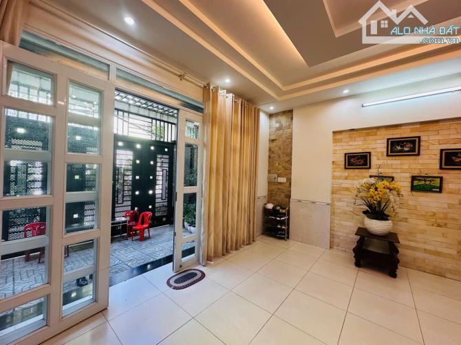 Bán Villas HXH Đường Thích Quảng Đức P.5 Q.PN - 7 x 19m nở hậu 9m. 4Tầng Chỉ 160tr/m2 - 4