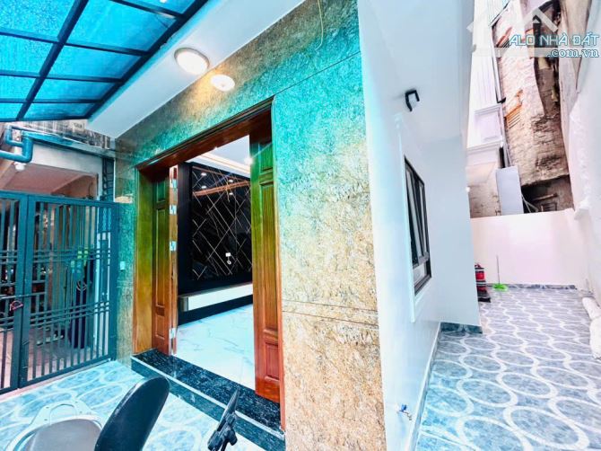 BÁN NHÀ TRẦN KHÁT CHÂN, SÂN CỔNG ĐỂ XE, 5 TẦNG DÂN XÂY, 65M2 GIÁ CHỈ 9,9 TỶ - 4