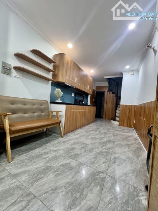 BÁN NHÀ ĐẸP 22M2 - 3 TẦNG + SÂN THƯỢNG- P10 -TÂN BÌNH 22M GIÁ 3 tỷ 6y - 4