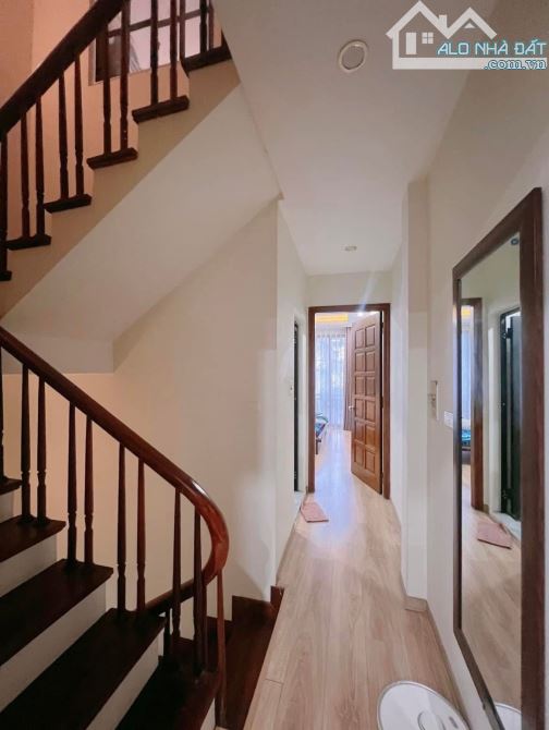 Nhanh chân . Hàng hiếm phố kim mã , ngõ to như phố . Ngõ thông . Sát phố . 40M. 18,5 tỷ - 4