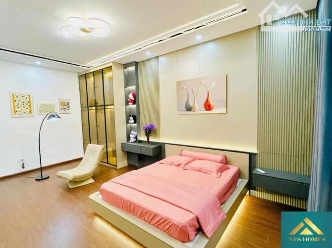 BÁN NHÀ ĐẸP PHỐ NGUYỄN KHÁNH TOÀN - 50M2 - 4 TẦNG - MẶT TIỀN 5.1M - GIÁ  9.9 TỶ - 4