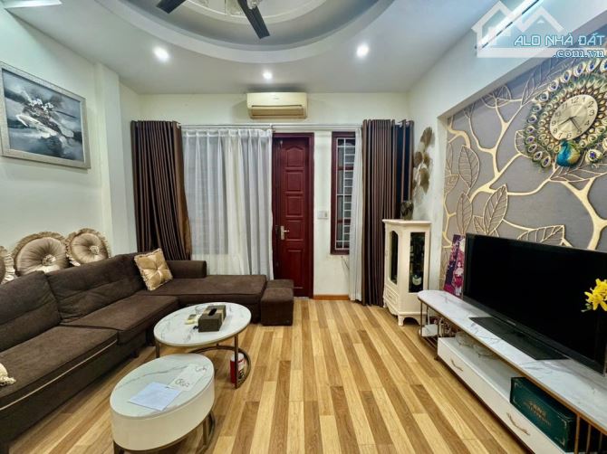 Bán nhà Trích Sài - Tây Hồ 48m2,4 Tầng, Mt4,5m, 30m Ô tô Tránh 11,3 tỷ. - 4