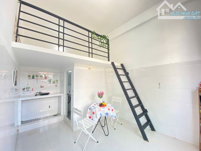 Trống Phòng Ban Công Riêng_Ở liền_view SÂN BAY_Giá từ 3tr8/tháng_30m2 - 4