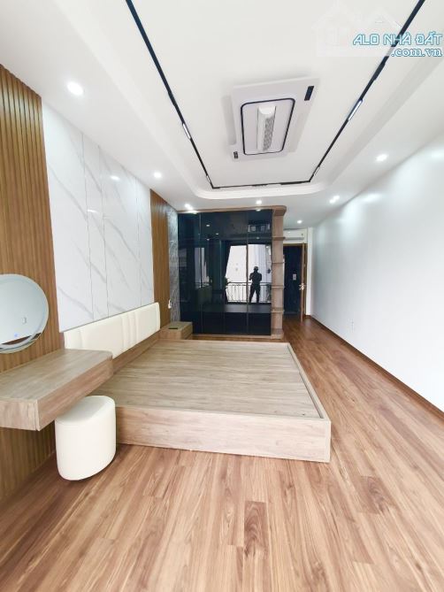 NHÀ ĐẸP THẠCH BÀN LB DT 48M 6 T GIÁ 9,2 TỶ GARA Ô TÔ THANG MÁY FULL NỘI THẤT - 4