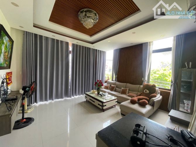 Biệt thự 3 tầng lô góc 2 mặt đường Vũ Tôn Phan - 158m2 ngang 8,7m - dt 60tr tháng - 4