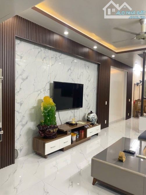 BÁN NHÀ SÂN CỔNG RIÊNG ĐƯỜNG CHỢ HÀNG MỚI NGÕ NÔNG. - 4