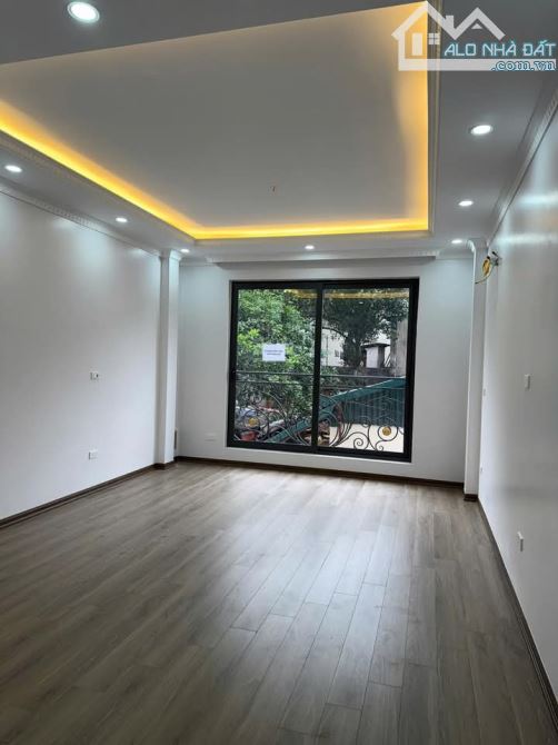 Nhỉnh 11 tỷ có ngay nhà Cầu Giấy lô góc, thang máy, ô tô, DT 37m, 7 tầng, MT4m - 4