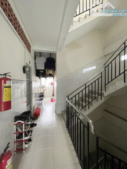 BÁN NHÀ KHU TÊN LỬA 106 M2 - 5 TẦNG -NGANG 6,5 X15 - NỞ HẬU GIÁ 8 TY. - 4