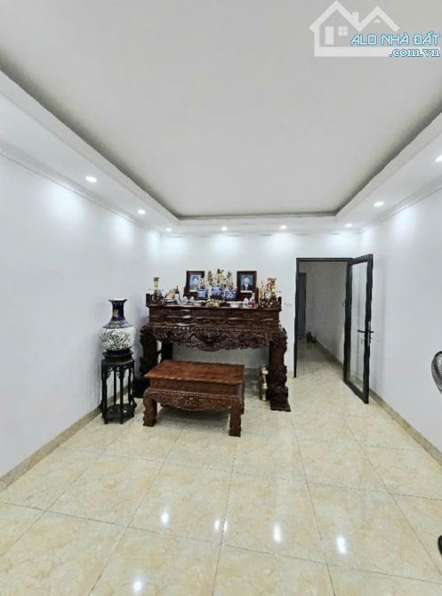 NHÀ ĐẸP NGÔ GIA TỰ LONG BIÊN, NGÕ Ô TÔ, GẦN PHỐ, DT RỘNG CÓ 6.X TỶ - 4