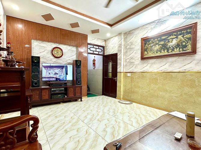 Trời Ơi “Chân dài Cộng Hòa” thông ra đường mới C12 – gần 80m2 – 4T – ô tô đỗ cửa – 11 tỷ - 4