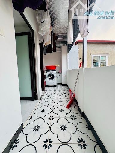 NHỈNH 5 TỶ CÓ NGAY NHÀ ĐẸP LUNG LINH - 5 TẦNG TRUNG TÂM HAI BÀ TRƯNG - SÁT PHỐ Ô TÔ GẦN - - 4