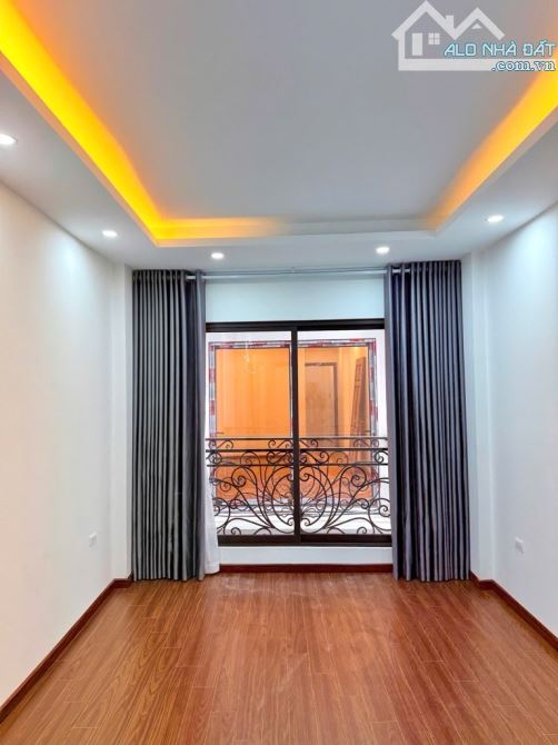 Sốc - Nhà Mơi Cầu Giấy - 5 Tầng - ô tô tránh cách nhà 30m - 6,9 Tỷ - 4