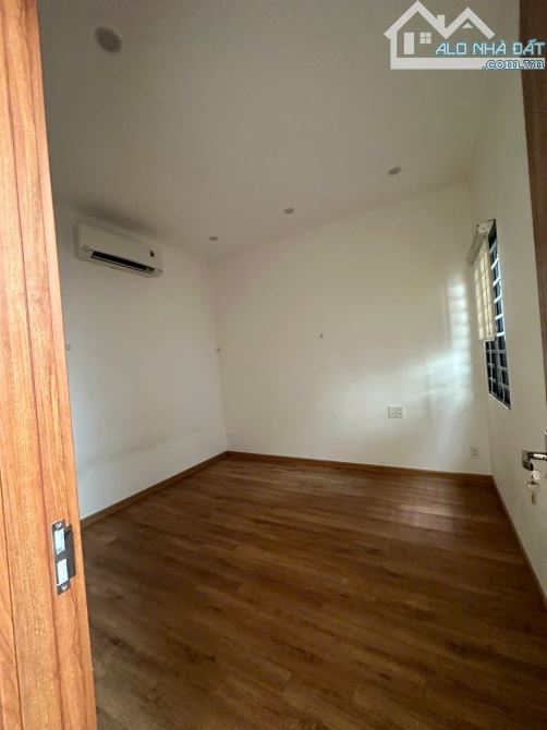 Bán nhà 2 tầng 2 mê KĐT Nam Hoà Xuân đường 10.5m giá tốt - 4