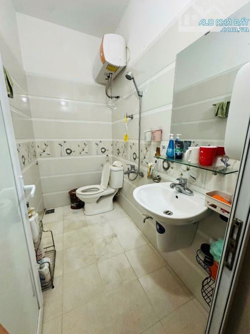 Bán nhà 3 tầng 44m2 Ngõ 47 Khúc Thừa Dụ, Lê Chân.  Giá chỉ 2,45 tỷ ngõ 3m - 4