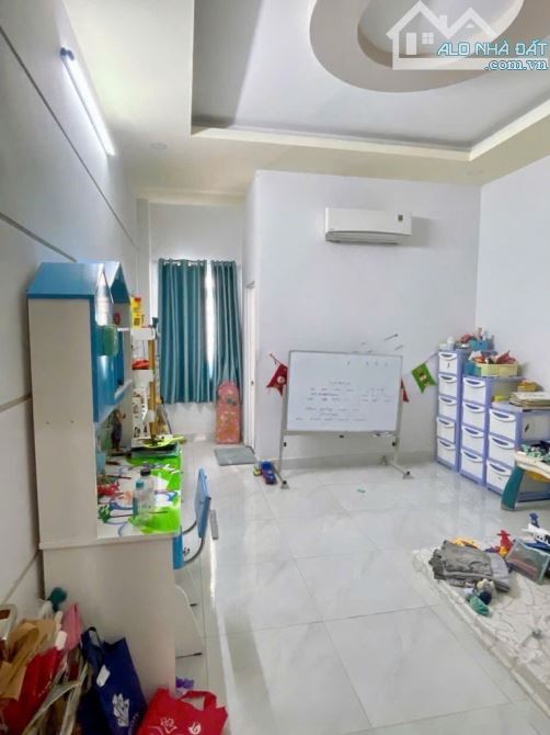 MẶT TIỀN KHU TÊN LỬA - KẾ AEON BÌNH TÂN - ĐƯỜNG NHỰA THÔNG THOÁNG - 64M2 - 4 TẦNG - 9.X TỶ - 4