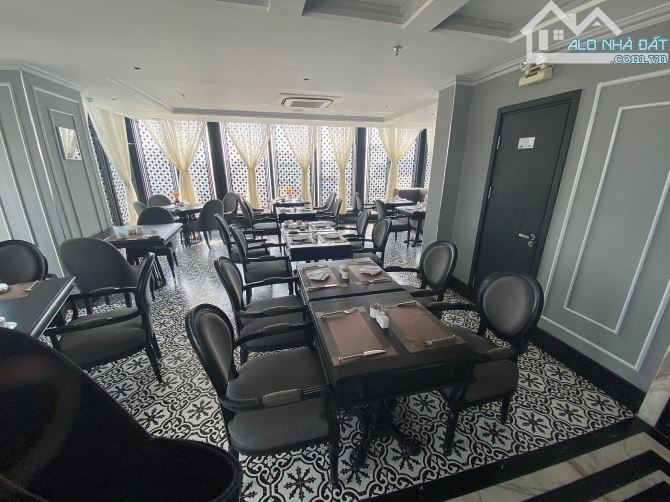 Bán khách sạn Phố cổ, mặt phố Hàng Bè, Cầu Gỗ 160m2, 11 tầng, 4 sao, tuyệt đẹp, 162 tỷ.
