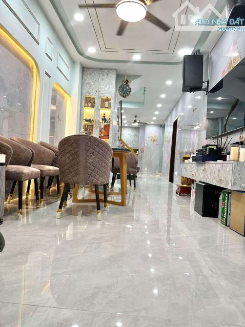 NHÀ CHỦ XÂY RẤT ĐẸP - KHU D2 - 67M2 - SỔ NỞ HẬU HƠN 4M - 2 TẦNG - 4PN - HẺM XE HƠI - - 5