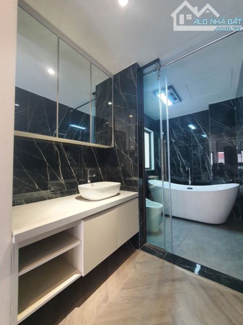 Bán nhà Phố Cổ Linh Long Biên, DT: 34m2, thiết kế đẹp, công năng sạch, giá chào 5 tỷ 800. - 5