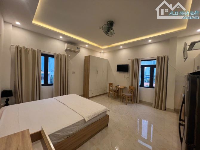 Bán tòa căn hộ 5 tầng, 9 phòng, dòng tiền 45 triệu/tháng, đường 15m Trường Sa. DT 100m2 - 5