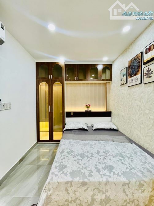 Mua ngay căn nhà 2 tầng ngay nhà Nguyễn Thiện Thuật, Quận 3. Giá: 4 Tỷ 220 / 52.9m2. SHR - 5