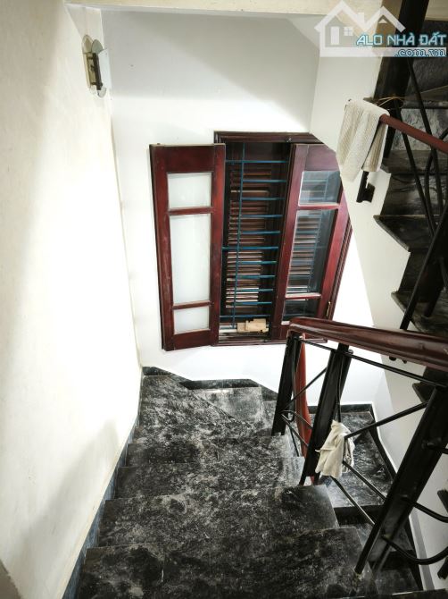 BÁN NHÀ LÔ GÓC PHỐ ĐÊ LA THÀNH – 3 MẶT THOÁNG – NGÕ THÔNG – 4 TẦNG – KINH DOANH TỐT - 5