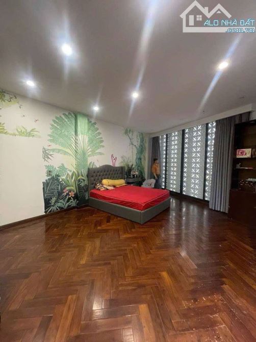 Bán nhà Nguyễn Văn Cừ - 45m2 - oto vào nhà - lô góc - 5 tầng - khu vip nhất quận - ở sướng - 5