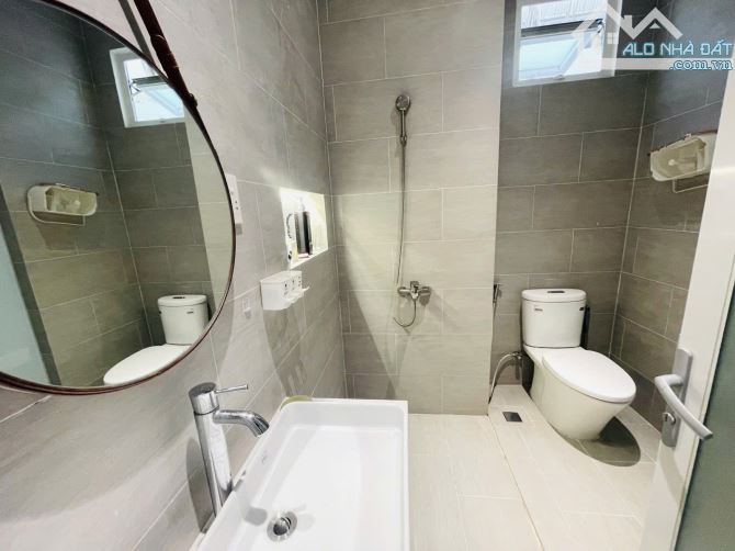 NGAY CHỢ BÀ CHIỂU - HẺM XE HƠI - SỔ VUÔNG ĐẸP - 6 TẦNG 7 PHÒNG - 61M2 - GIÁ CHỈ 11,1 TỶ - 5