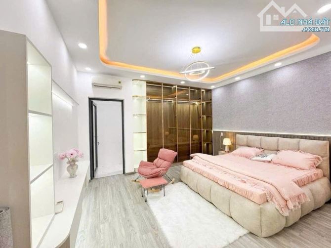 MẶT TIỀN PHẠM HỮU LẦU Q7 - 5 LẦU - 72m2 - 5x16m- GIÁ 15.9 TỶ - 5