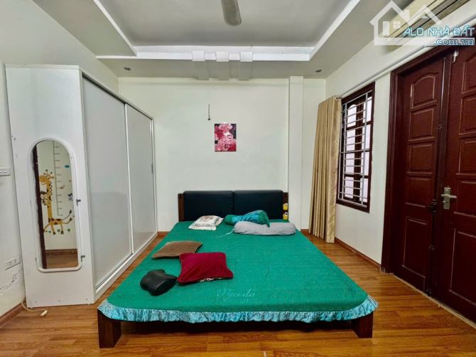 Bán nhà Trích Sài - Tây Hồ 48m2,4 Tầng, Mt4,5m, 30m Ô tô Tránh 11,3 tỷ. - 5