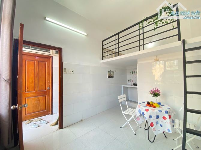 Trống Phòng Ban Công Riêng_Ở liền_view SÂN BAY_Giá từ 3tr8/tháng_30m2 - 5