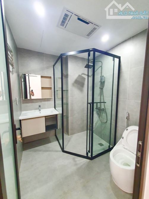 NHÀ ĐẸP THẠCH BÀN LB DT 48M 6 T GIÁ 9,2 TỶ GARA Ô TÔ THANG MÁY FULL NỘI THẤT - 5