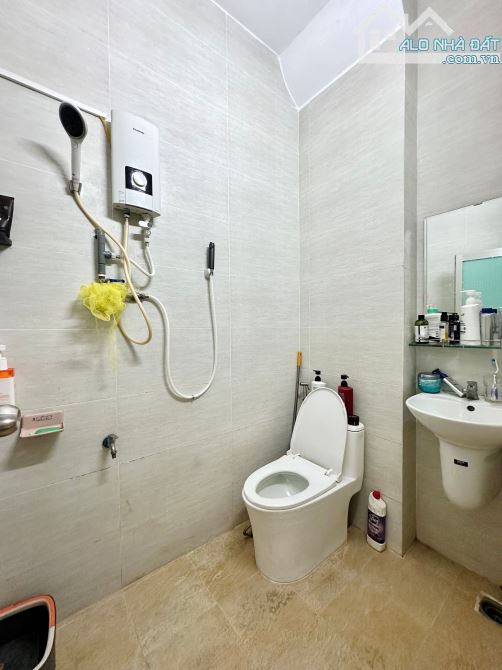 HẺM NHỰA 6M LÊ VĂN SỸ QUẬN 3 - DT: 4.4x17.5M - DÒNG TIỀN 60Tr - NHỈNH 13 TỶ. - 5