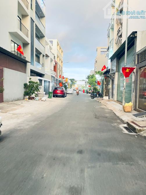 Bán Đất Đẹp Gần Đầm Sen -Hẻm Xe Hơi 8M - Trước Nhà Có Công Viên- 4,1x17.5M- Chỉ 7.9 Tỷ TL - 5