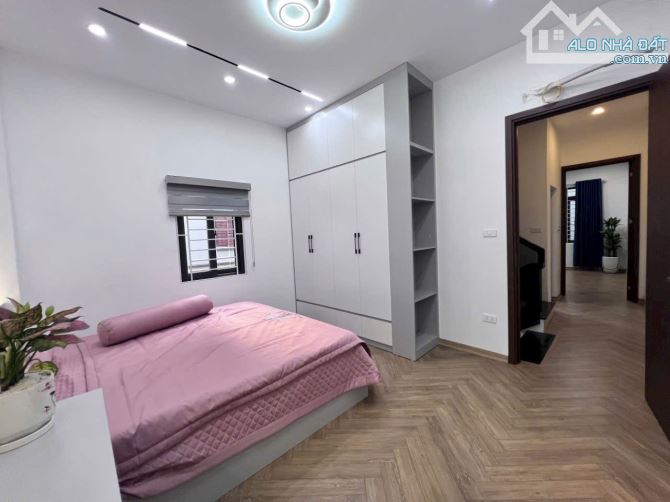 THANH XUÂN OTO ĐỖ CỬA FULL NỘI THẤT XỊN XÒ 20M RA OTO TRÁNH KINH DOANH . - 5
