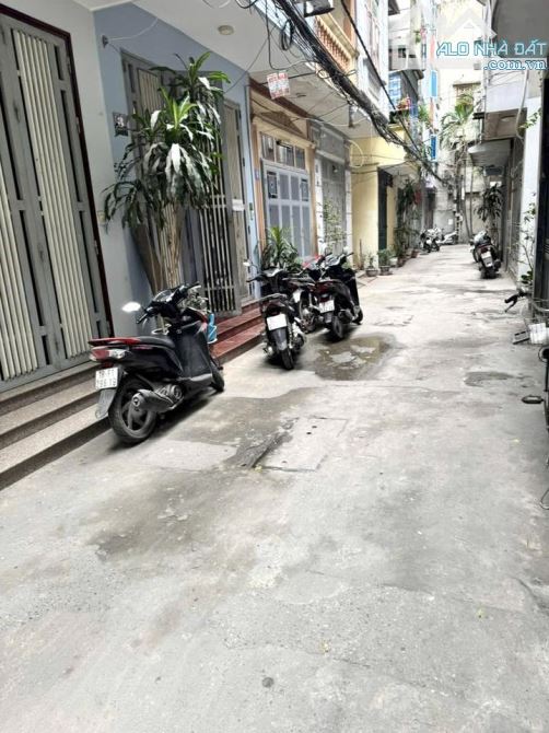 MẶT NGÕ THÔNG OTO TRÁNH NGÕ 1150 ĐƯỜNG LÁNG 37/42M- 5 TẦNG ; 12,2 TỶ Ở VÀ KINH DOANH - 5