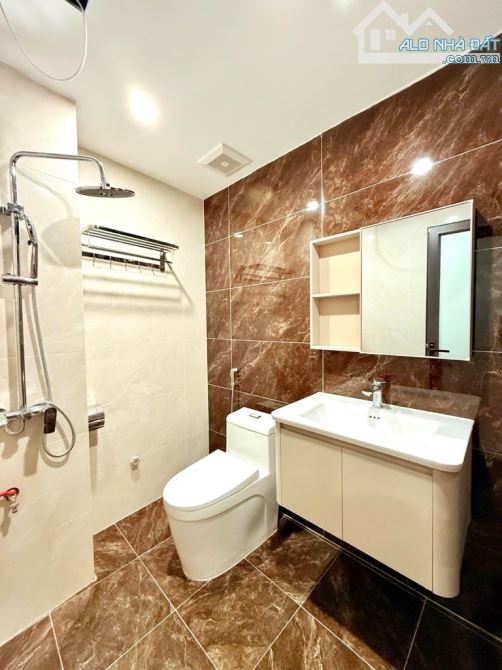 Sốc - Nhà Mơi Cầu Giấy - 5 Tầng - ô tô tránh cách nhà 30m - 6,9 Tỷ - 5