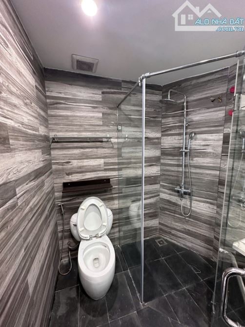 Bán nhà Nguyễn Văn Cừ - 45m2 - oto vào nhà - lô góc - 5 tầng - khu vip nhất quận - ở sướng - 6