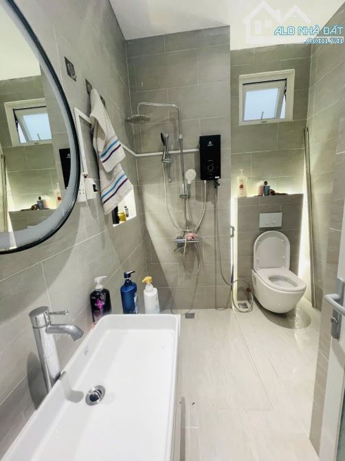 NGAY CHỢ BÀ CHIỂU - HẺM XE HƠI - SỔ VUÔNG ĐẸP - 6 TẦNG 7 PHÒNG - 61M2 - GIÁ CHỈ 11,1 TỶ - 6