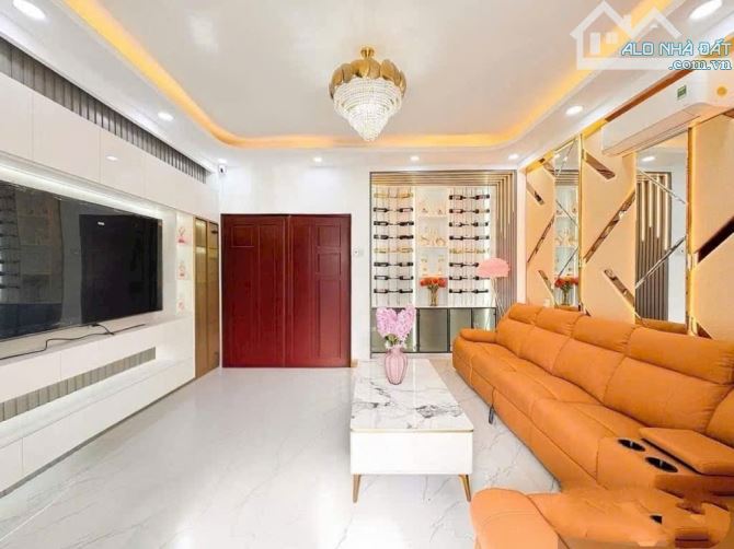 MẶT TIỀN PHẠM HỮU LẦU Q7 - 5 LẦU - 72m2 - 5x16m- GIÁ 15.9 TỶ - 6