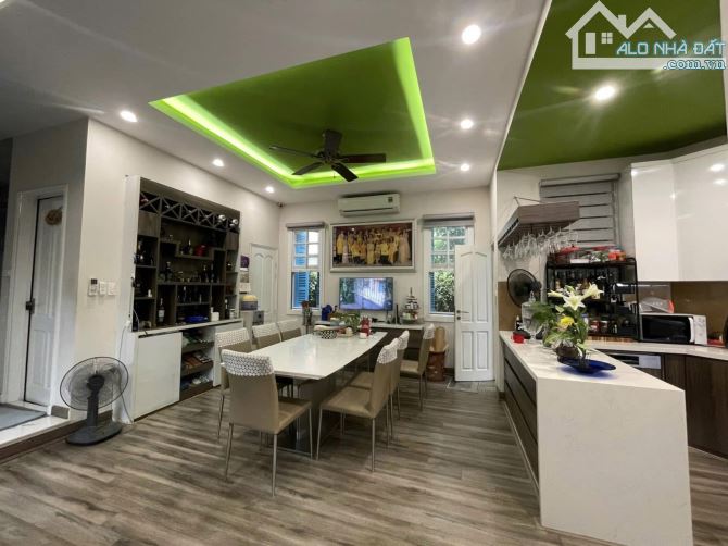 Bán biệt thự sân vườn Ngọc Thụy Long Biên DT480m, 3T, mt11m, giá 63 tỷ - 6