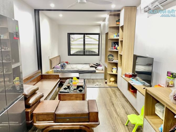 Nhà  phố Trần Cung. Gara ô tô, Ô TÔ tránh.  Kinh doanh. Than 52m2 7 tầng. Mt 3,8m. 18,8 t - 6