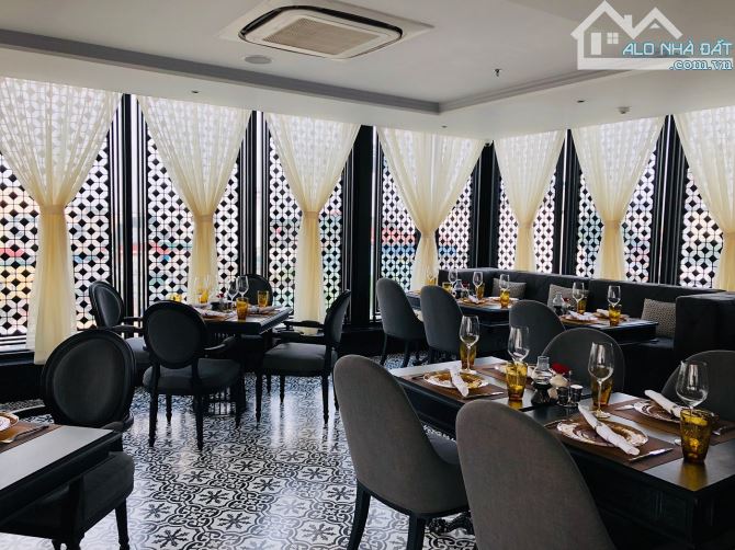 Bán khách sạn Phố cổ, mặt phố Hàng Bè, Cầu Gỗ 160m2, 11 tầng, 4 sao, tuyệt đẹp, 162 tỷ.