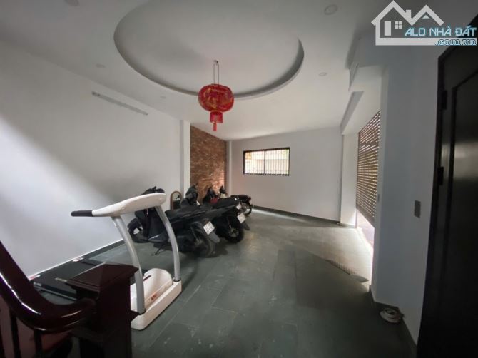 Bán nhà Nguyễn Văn Cừ - 45m2 - oto vào nhà - lô góc - 5 tầng - khu vip nhất quận - ở sướng - 7