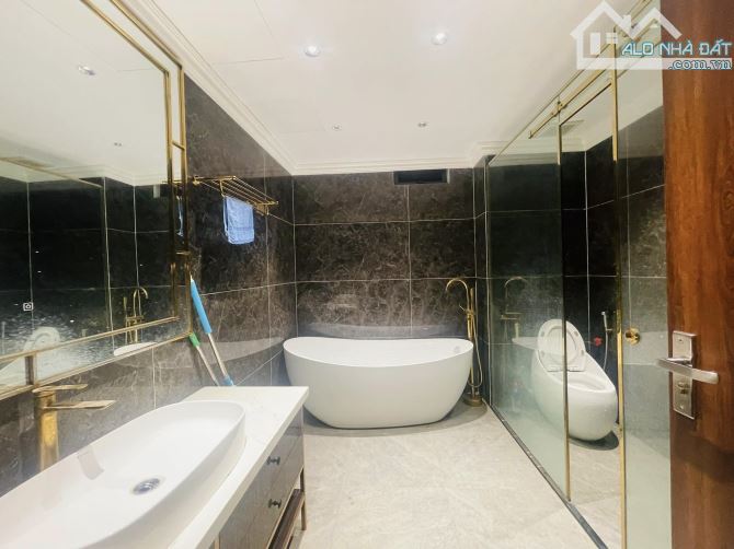 BÁN GẤP NHÀ MẶT PHỐ YÊN HÒA. 60M2 - 7 TẦNG, THANG MÁY. MT 7M. KINH DOANH. - 7
