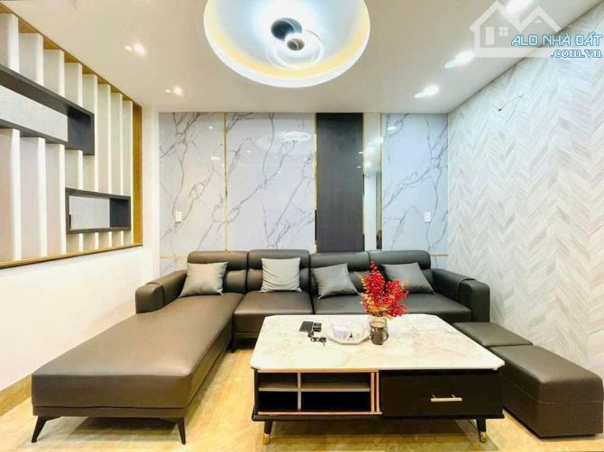 4 tỷ còn 3 tỷ 750. Bán nhà 60m² gần hồ bơi Vân Đồn. Xây 1 trệt lửng 3 lầu, hẻm 6m. Sổ sẵn - 7