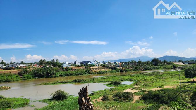 Hai mặt thoáng, view sông, đường nhựa, chưa tới 2Ty - 5