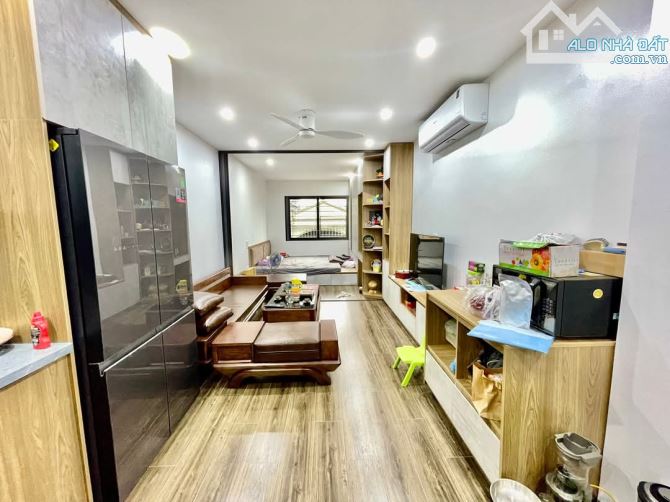 Nhà  phố Trần Cung. Gara ô tô, Ô TÔ tránh.  Kinh doanh. Than 52m2 7 tầng. Mt 3,8m. 18,8 t - 7