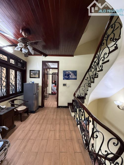 Cần bán gấp siêu phẩm phân lô Trần Quốc Hoàn 55m2, 5T, lô góc 3 mặt thoáng, ô tô tránh KHU - 7