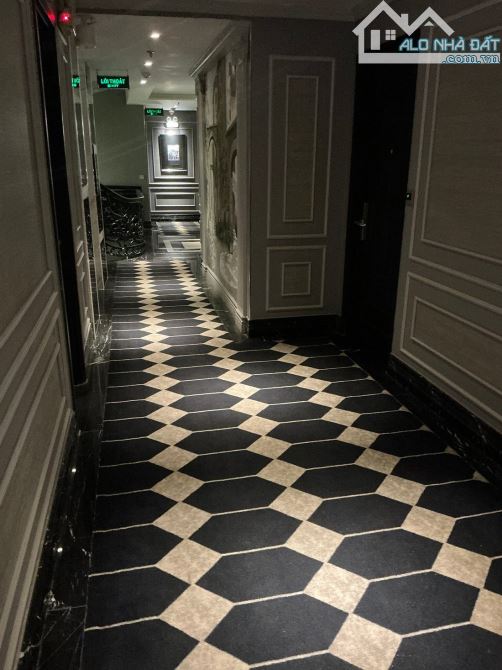 Bán khách sạn Phố cổ, mặt phố Hàng Bè, Cầu Gỗ 160m2, 11 tầng, 4 sao, tuyệt đẹp, 162 tỷ.